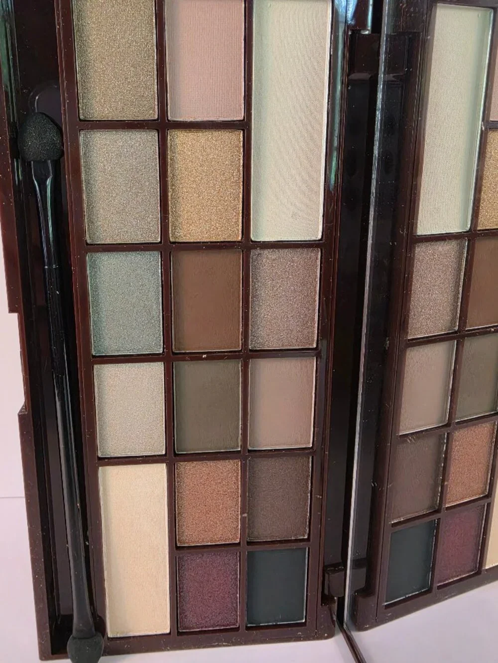 Makeup Revolution MINT CHOCOLATE Palette